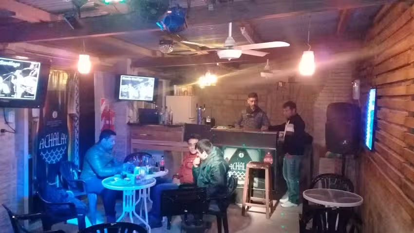 Achalay Patio De Cerveza Artesanal