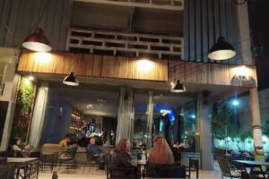 Acqua Bar & Caf&eacute;