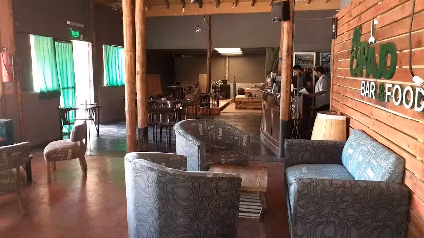 Al carajo bar and food