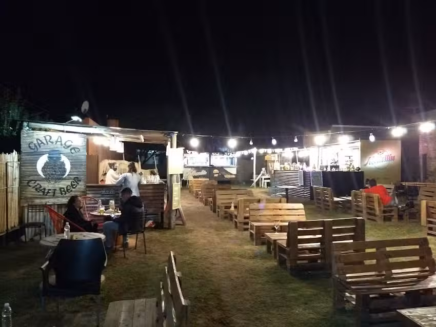 Al Lado Food Park