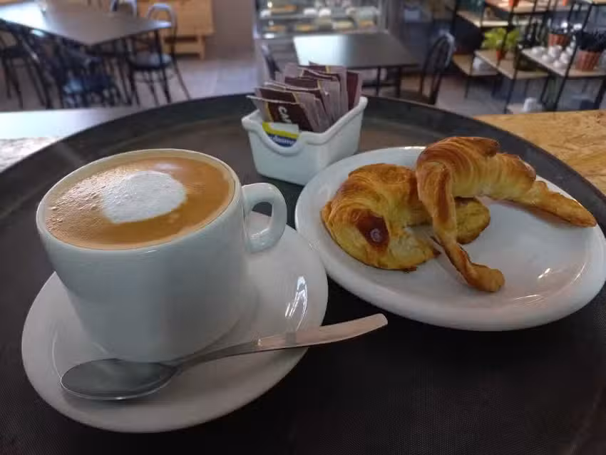 Anda Pidiendo Coffee & Bar