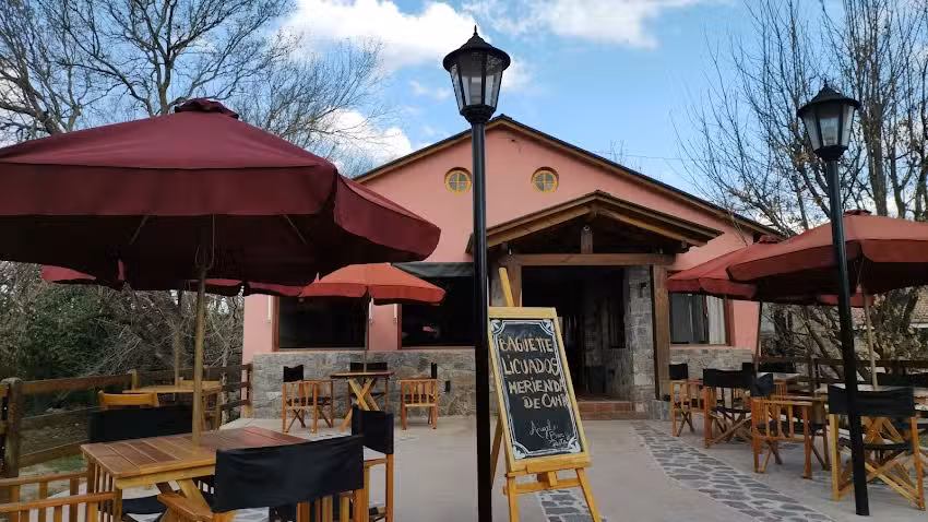 &Aacute;ngela &ndash; Resto Bar