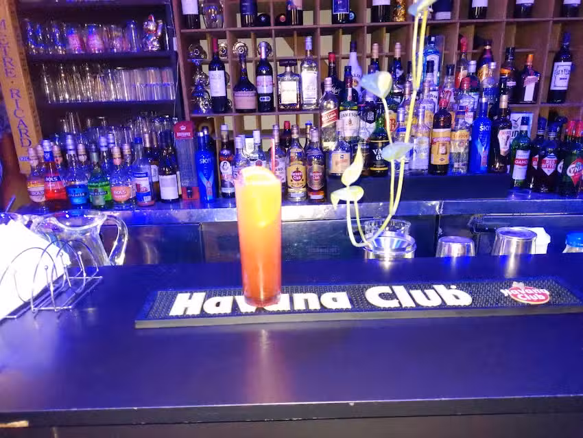 Angeles Y Demonios Bar.