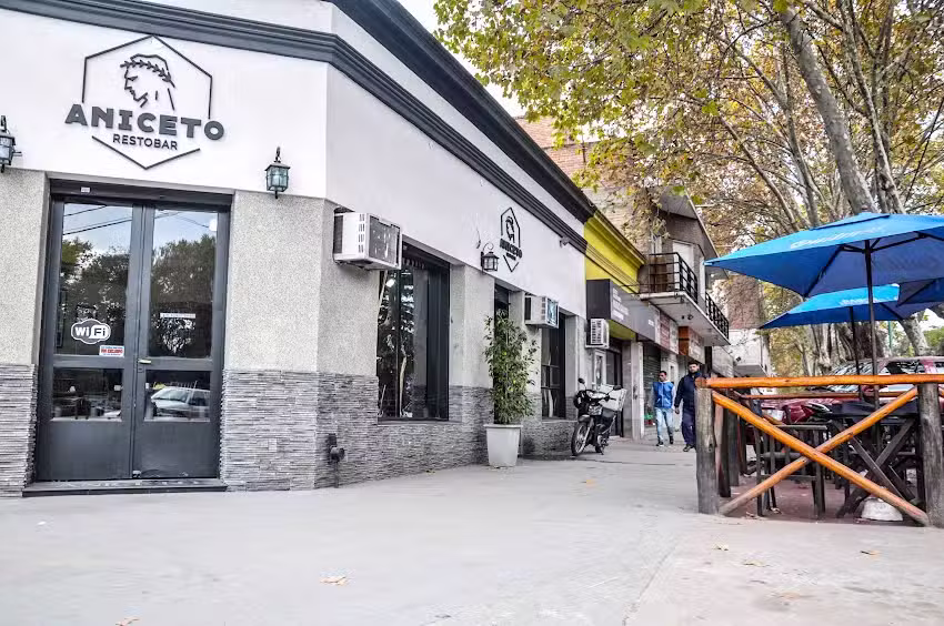 Aniceto Rest&oacute;Bar