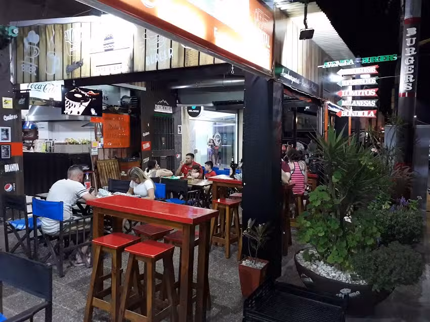 Avenida Burger Bar & Cafe