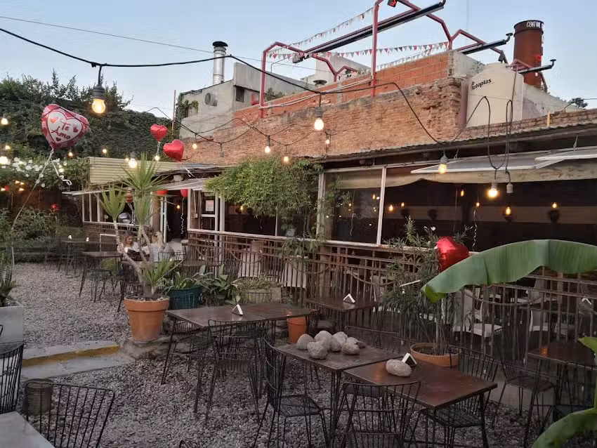 Bajo Cielo Patio Bar