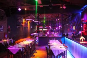 Balcarce Club Cantobar Bar con Terraza Palermo Boliche Cena Show Karaoke