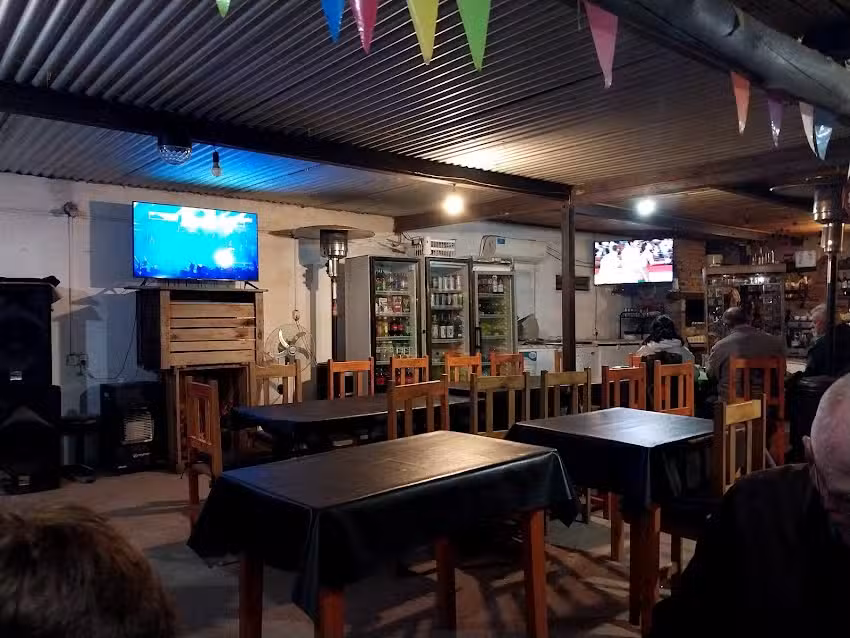 BAR & CAF&Eacute; &ndash; M.A.I.C