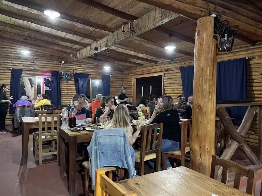 Bar-comedor &ldquo;guarida del lobo&rdquo;