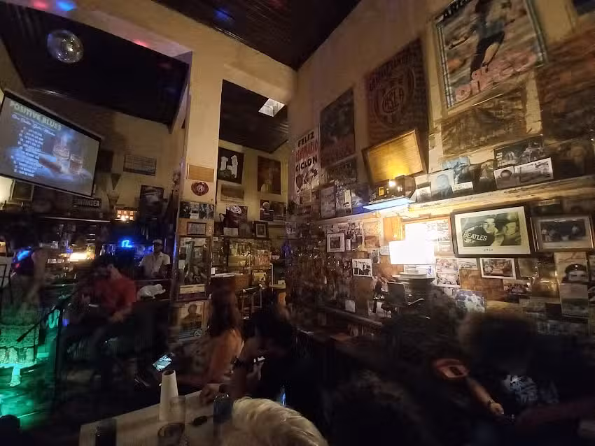 Bar Cultural El Modelo