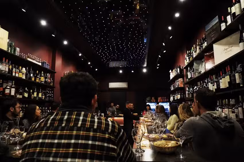 Bar de vinos / vinoteca Cepas