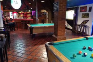 Bar pool & food bola14