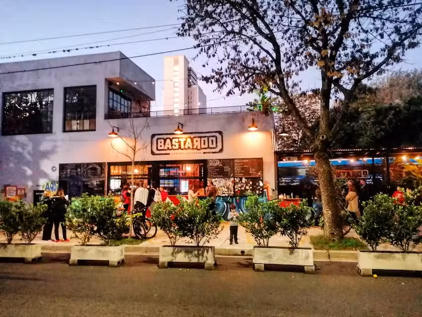 Bastardo (bar & comida callejera)