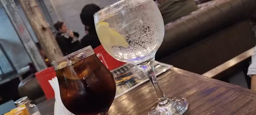 Berlin &ndash; Lavadero de autos, Bar y Agencia