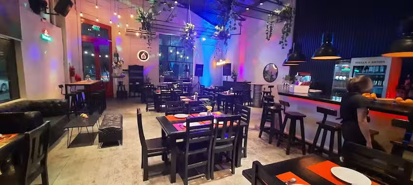 Bistro Pizza Cafe Bar