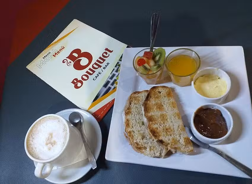 Bouquet &ndash; Caf&eacute; Bar
