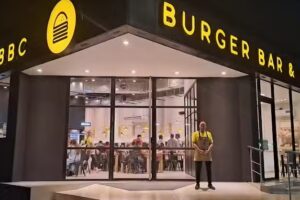 Burger Bar & Caf&eacute; lll