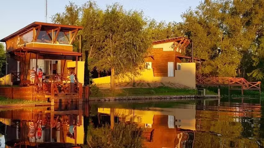 Caba&ntilde;as Annemarie Vip y Pesca Embarcada de Miguel Mazaeda (Caba&ntilde;as Mora y &Aacute;mbar)