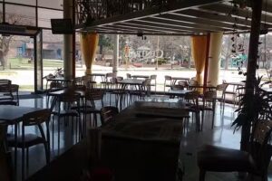 Caf&eacute; & Bar Central