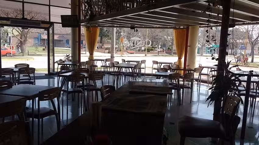 Caf&eacute; & Bar Central