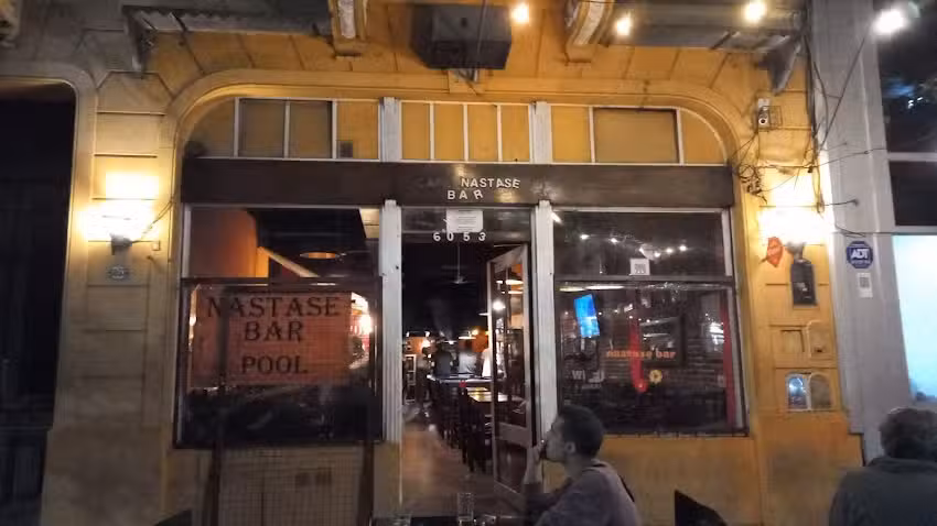 Caf&eacute; Nastase Bar