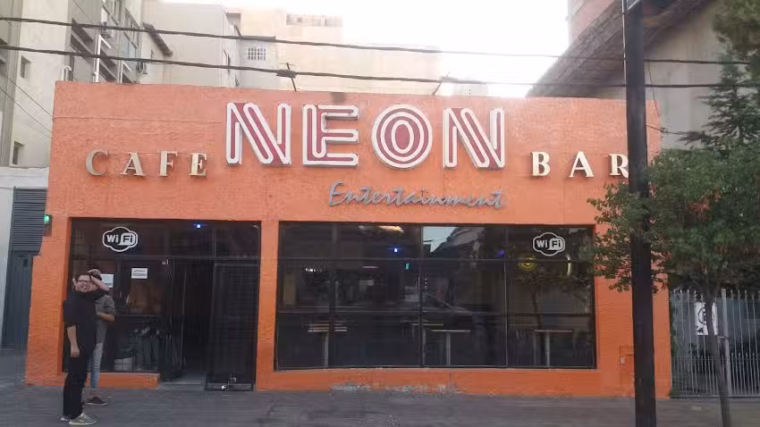 Caf&eacute; Ne&oacute;n