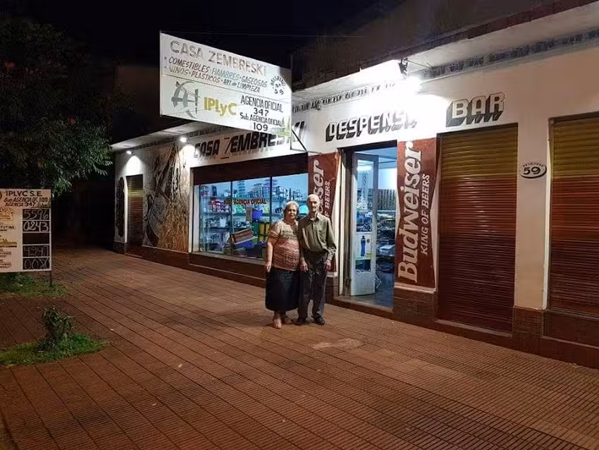 CASA ZEMBRESKI. Despensa, bar y subagencia de quinela.