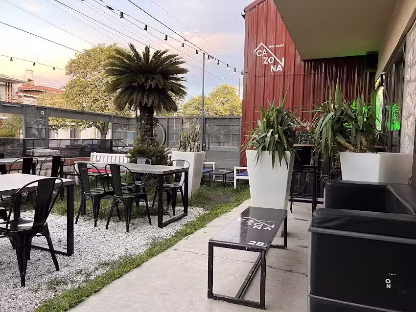 Cazona Bar | Rest&oacute;