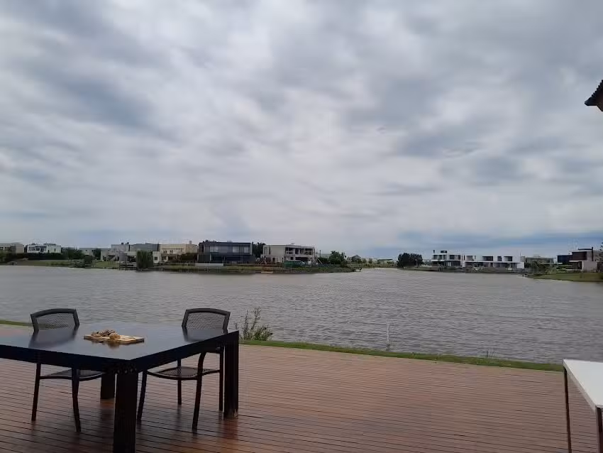 Club House &ndash; Barrio Islas