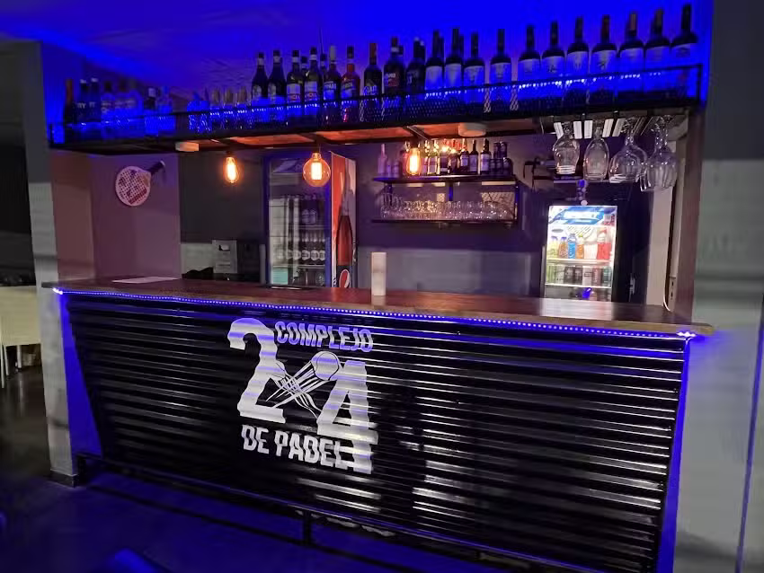 Complejo de Padel 2&times;4