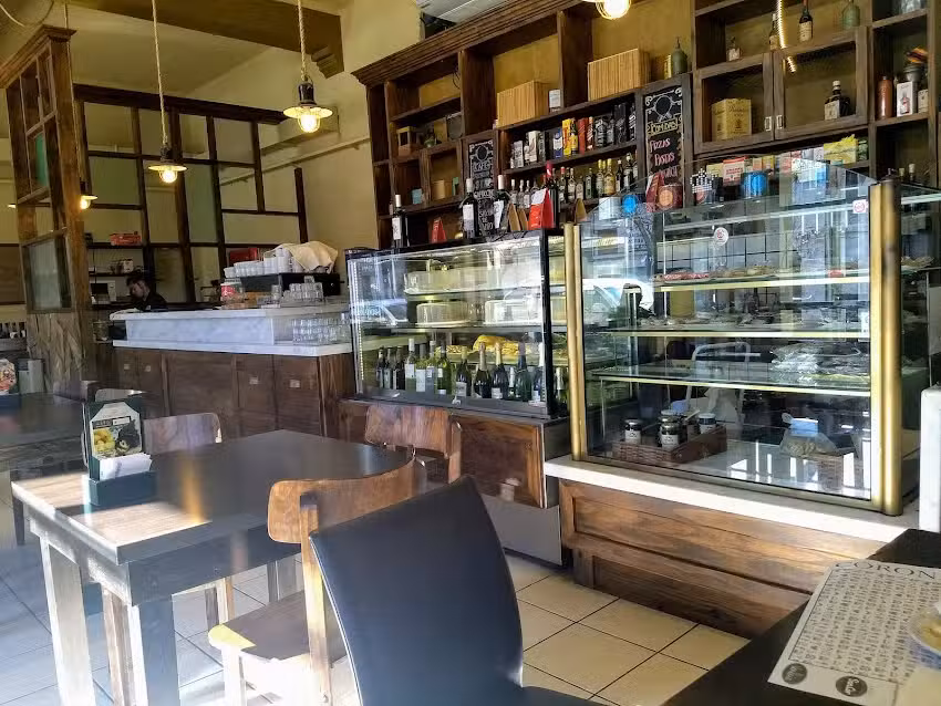 Coronados Caf&eacute; Bar