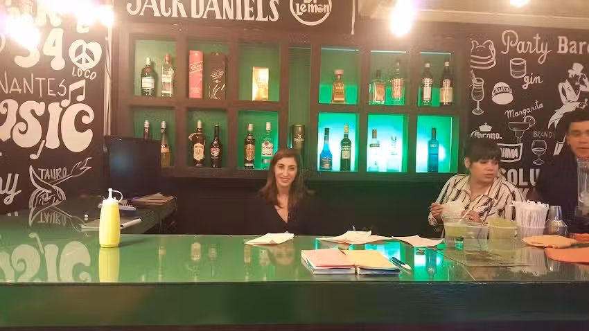 Costa&rsquo;s Resto Bar