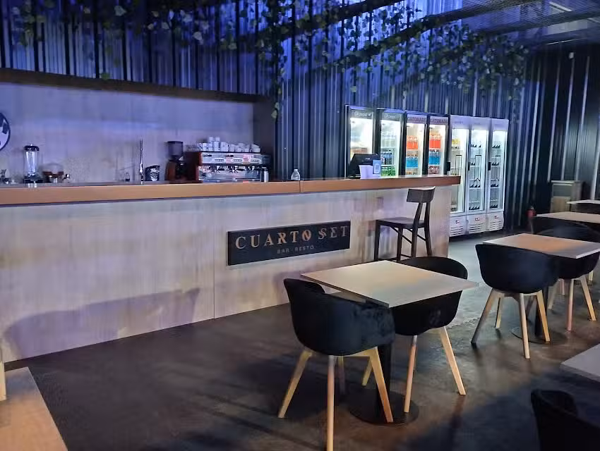 Cuarto Set Bar-Resto