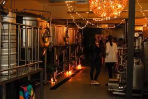 CUATRO GATOS &ndash; EL BAR DE LA FABRICA