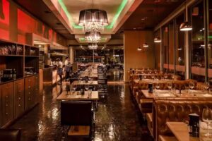 De Mo&ntilde;o Rojo Grill & Bar