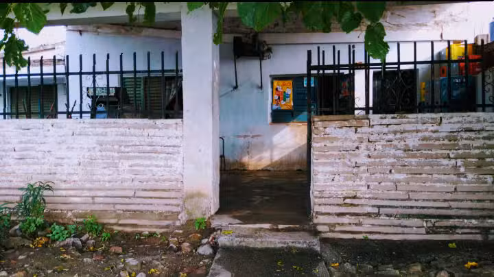 Despensa-Bar &ldquo;El Tropez&oacute;n&rdquo; Sim&oacute;n.