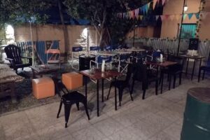 El Garage Almacen cervcero , patio cervecero