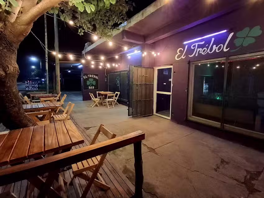 &ldquo;El Tr&eacute;bol&rdquo; Bar