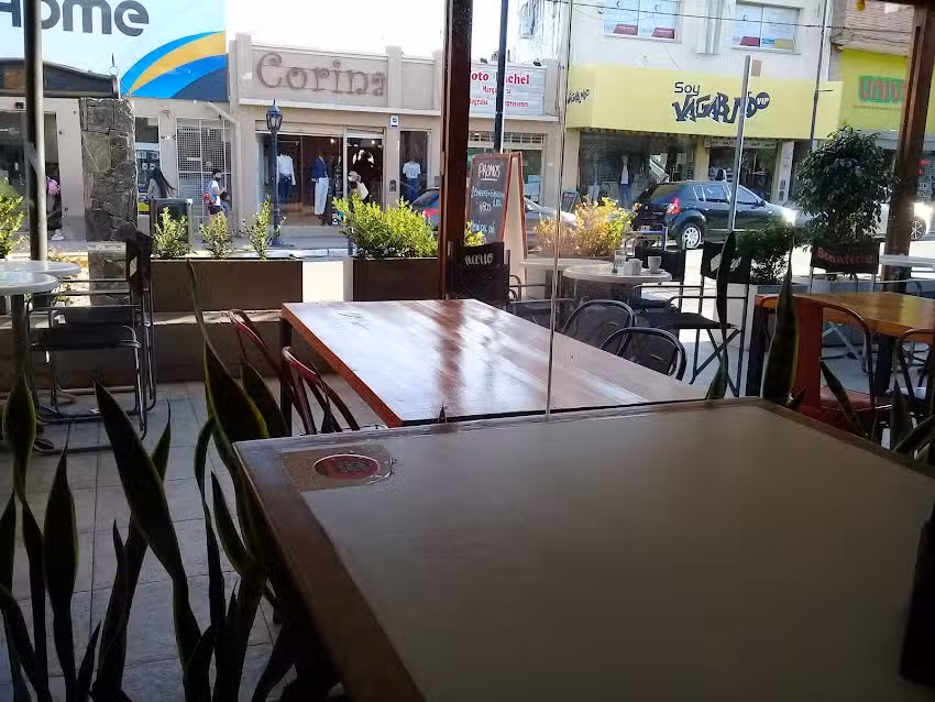 Espacio Belgrano y Mayo helados