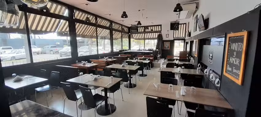 &ldquo;F&eacute;nix Beer Bar&rdquo;