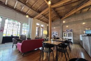 FLORA &ndash; Brunch & Caf&eacute; & Bar