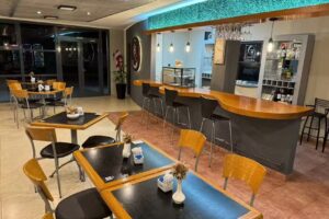 GANDHI Caf&eacute; Bar Rest&oacute;