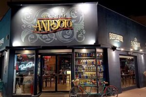 Gintoneria y Rest&oacute; Antidoto (Centro de San Rafael)