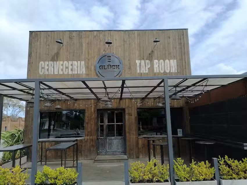 Gl&uuml;ck Cervecer&iacute;a &ndash; Constituci&oacute;n