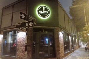 Gl&uuml;ck Cervecer&iacute;a &ndash; zona Yrigoyen