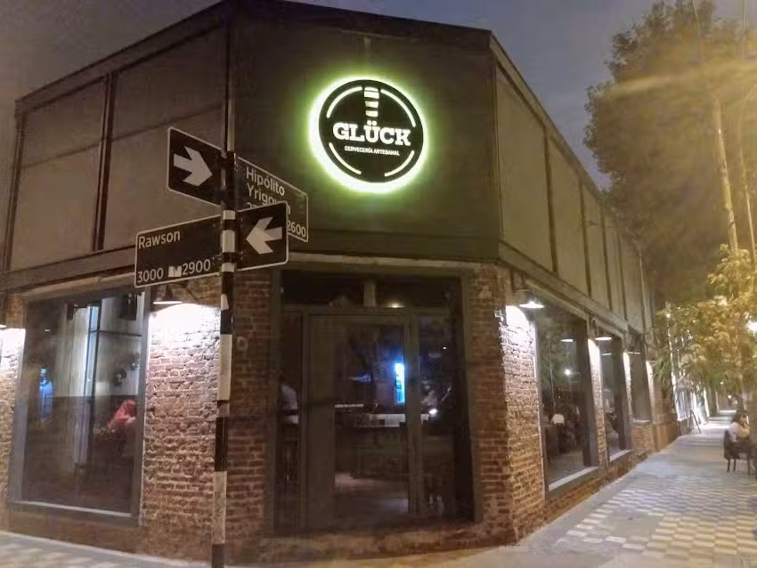 Gl&uuml;ck Cervecer&iacute;a &ndash; zona Yrigoyen