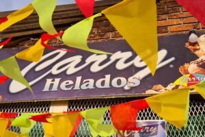 HELADERIA KIOSCO BEBIDAS CERVEZAS CIGARRILLOS ALMACEN FIAMBRES PAN GOLOSINAS TIENDA ALVEAR MONTE GRANDE Casi 24hs