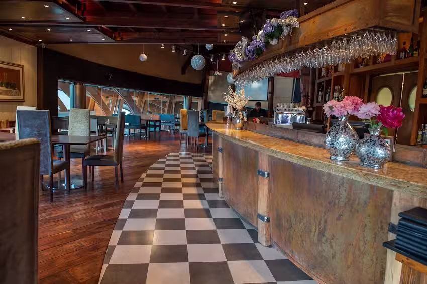 Humus Rest&oacute; Bar