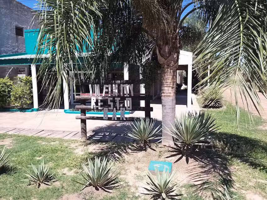 Infinity Rest&oacute; Bar