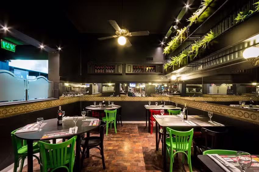 IT! Italy Ristorante & Caf&eacute; & Bar